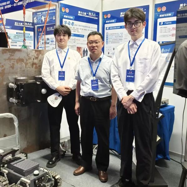 计数学院学子在第十九届“挑战杯...